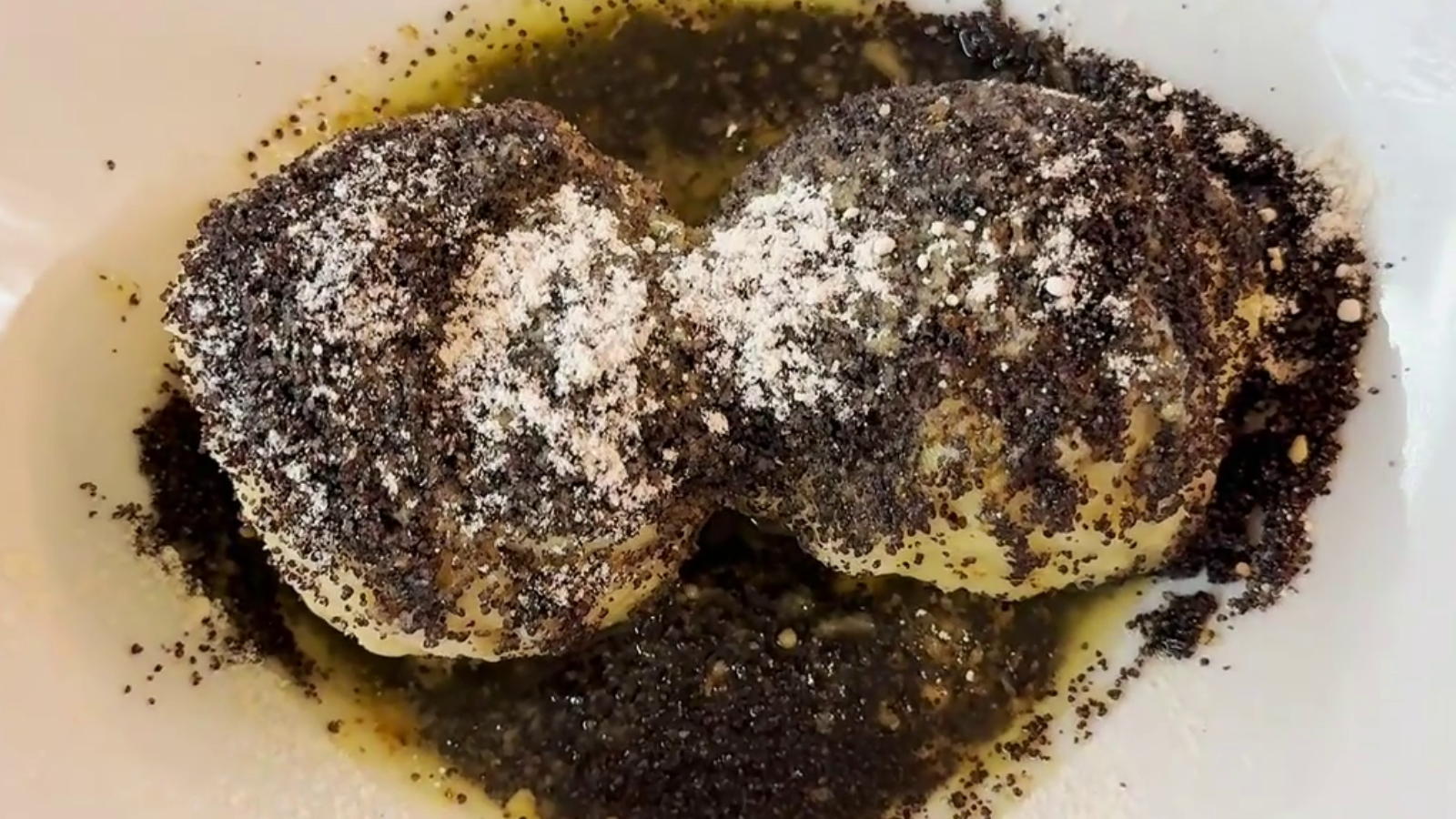 Švestkové knedlíky s mákem: recept, který Dominika zná z dětství