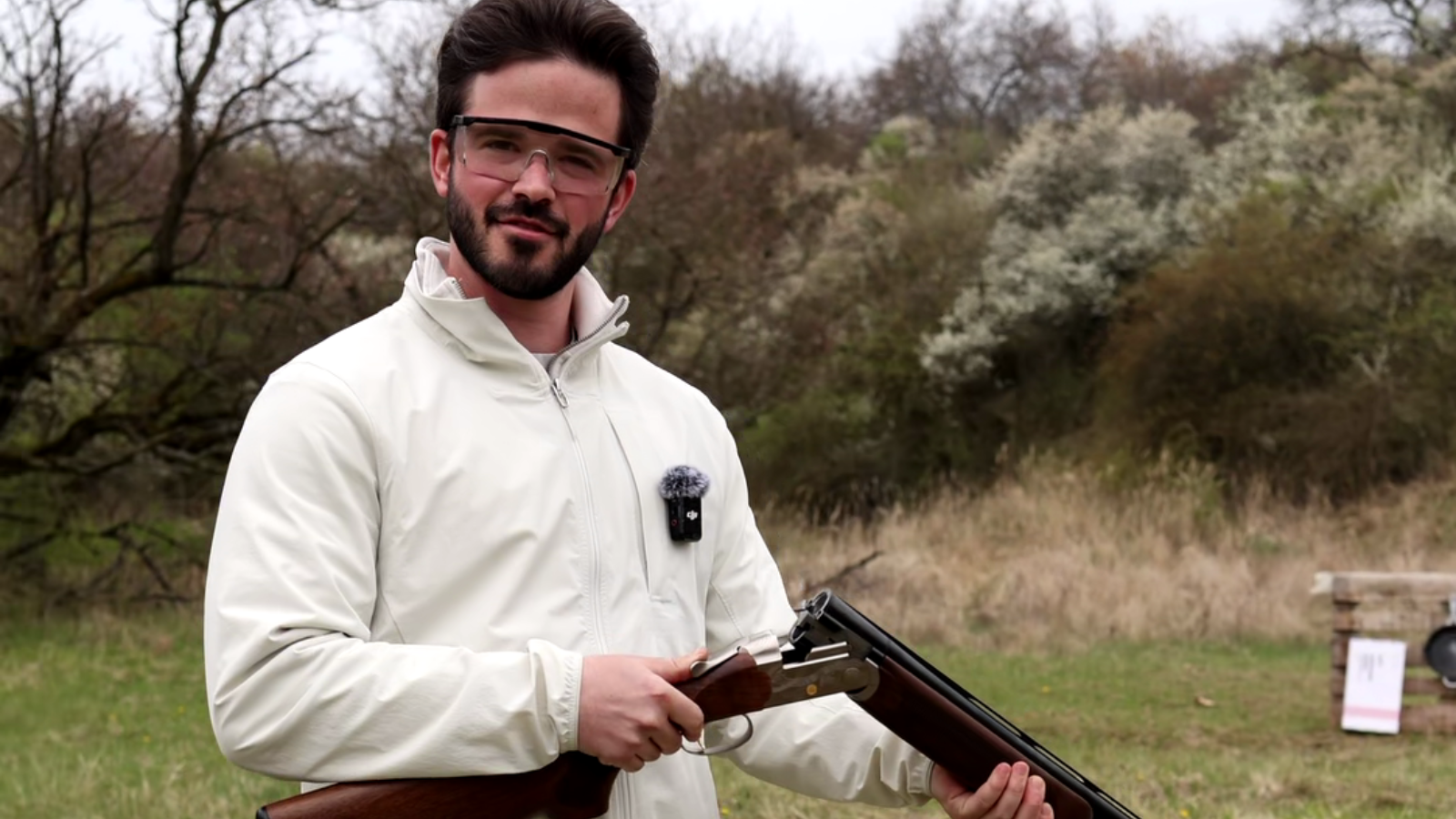 Test odolnosti: obstojí pánev výstřel z brokovnice?