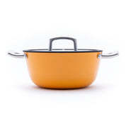 Litinový hrnec o průměru 24 cm z tenkostěnné litiny. Barva: oranžová. Vhodný na polévky, omáčky i pečení.
